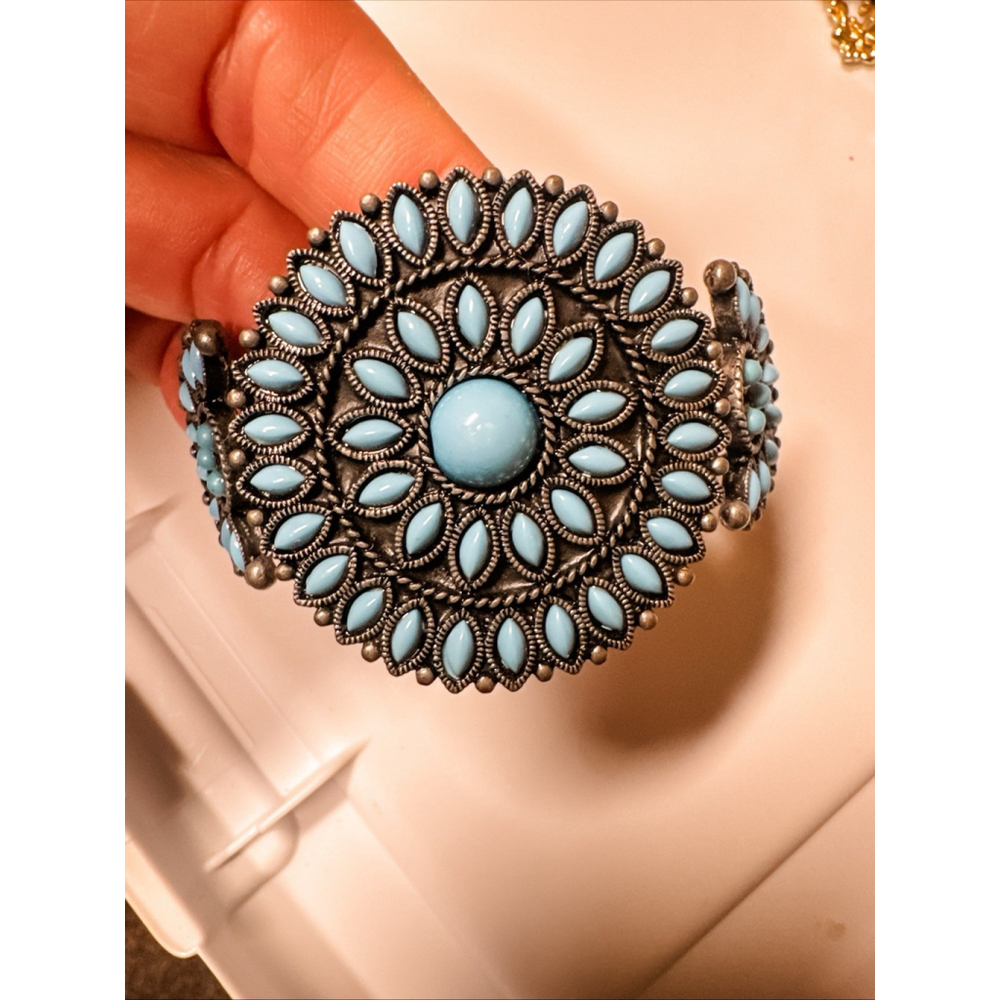 Vintage Faux Turquoise Southwestern Cluster Cuff Sunburst Bracelet.